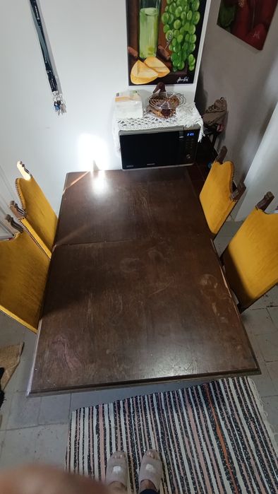 Mesa  de madeira trabalhada