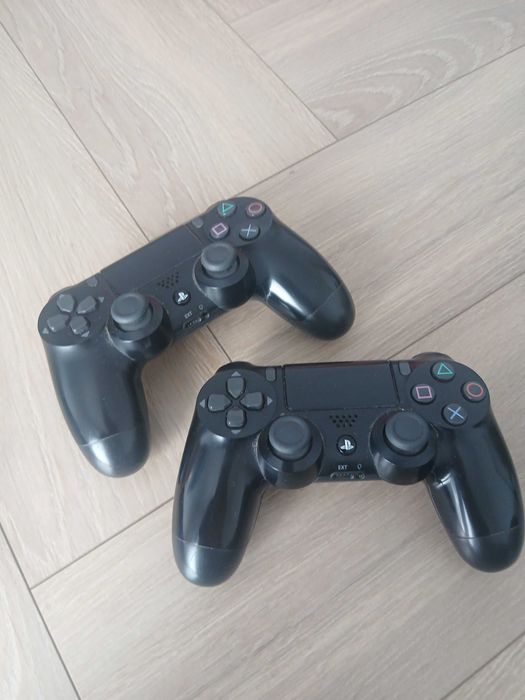 Konsola ps4 slim 1tb + 2 pady i gry w zestawie