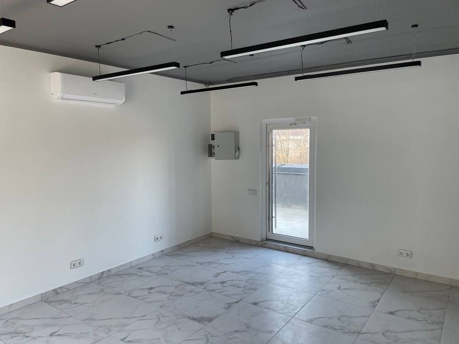 Здається в оренду офісне приміщення 30 м2 з терасою 100 м2 біля озера