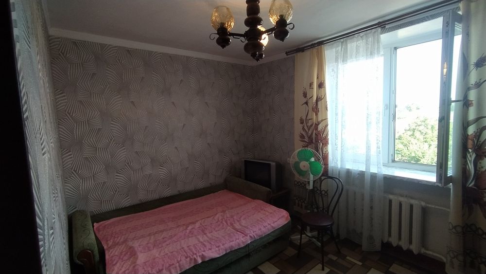 Сдаётся большая комната. Ленпоселок.