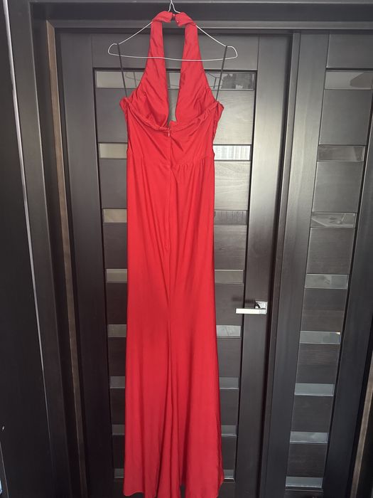Сукня вечірня, в червоному кольорі, декольте