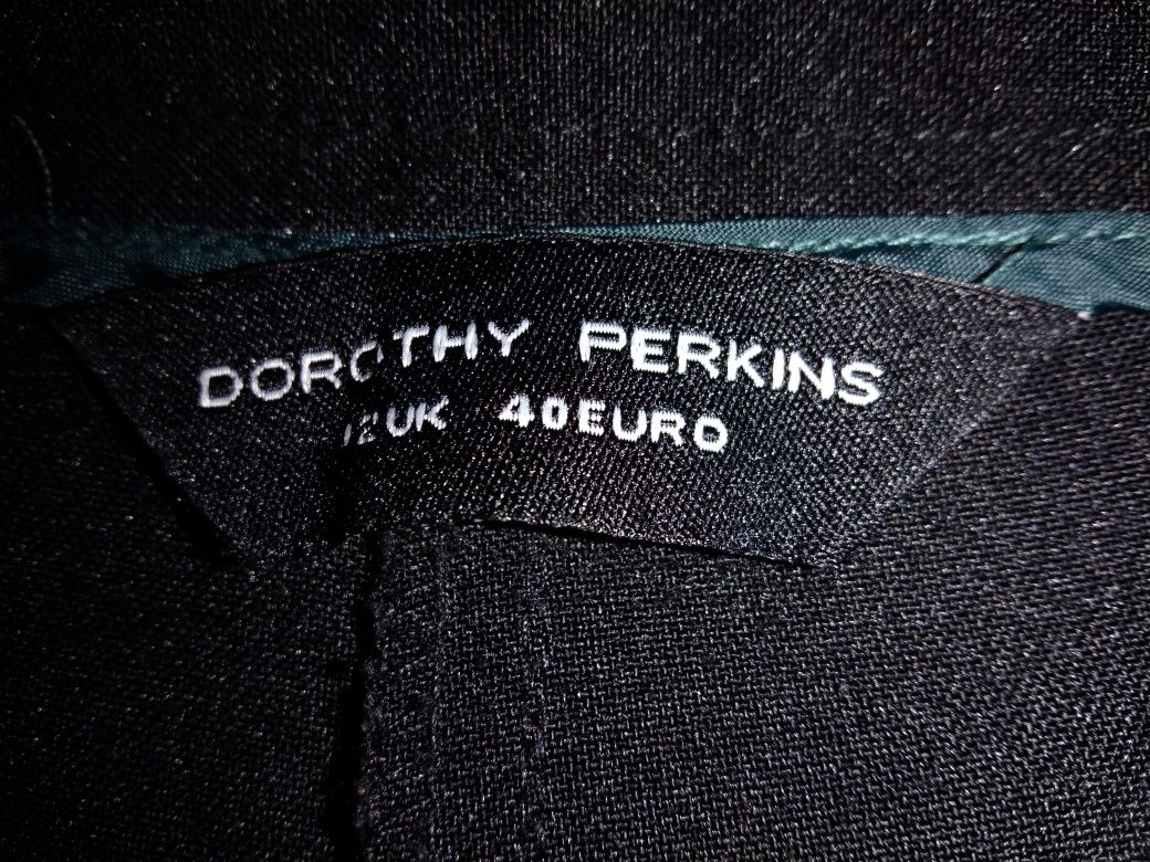Sprzedam Spodnie Damskie Materiałowe rozmiar L, marki Dorothy Perkins.