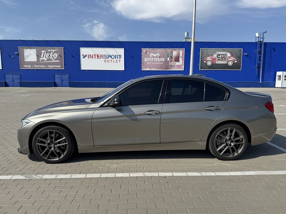 BMW F30 328i, торг присутній