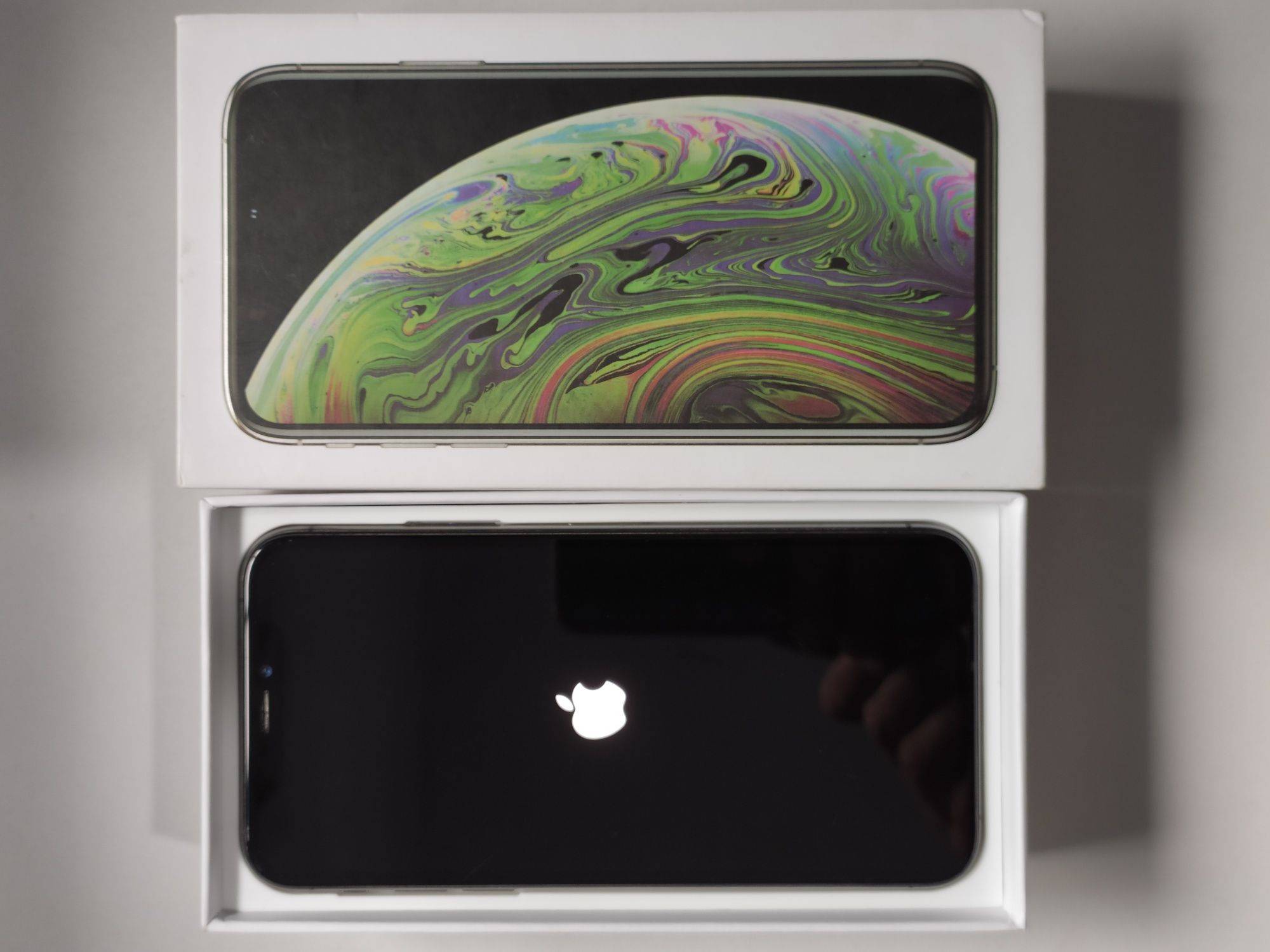 IPhone XS 64 ГБ не вмикається