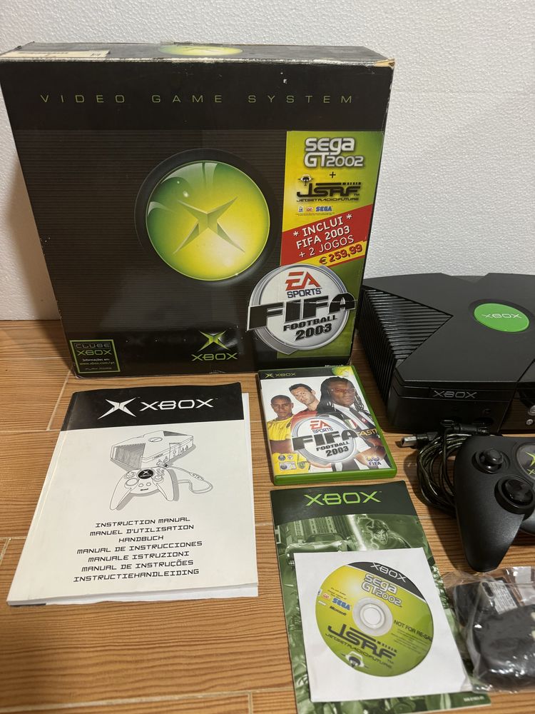 Consola XBOX na caixa original.