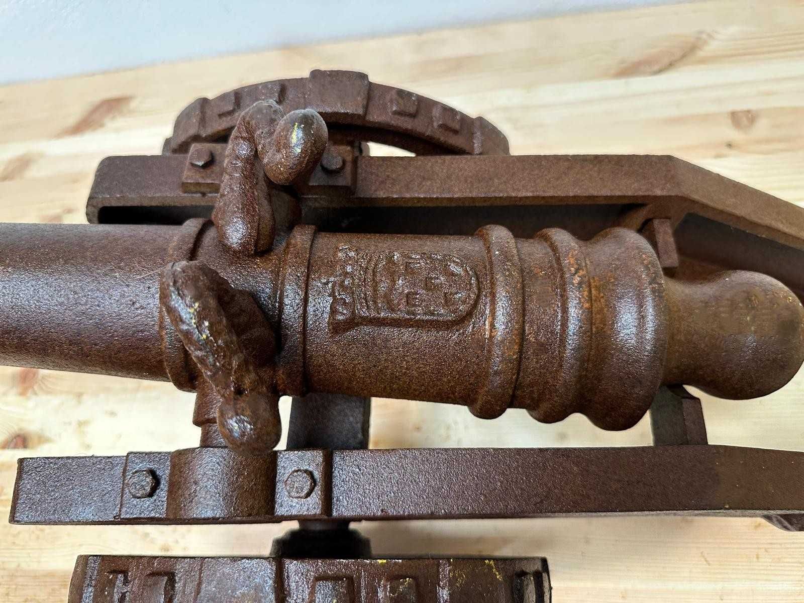 Canhão antigo em ferro fundido, replica, pesado e robusto