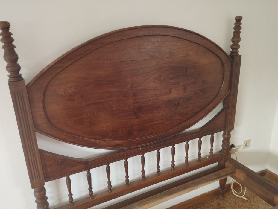 Cama antiga, para desocupar