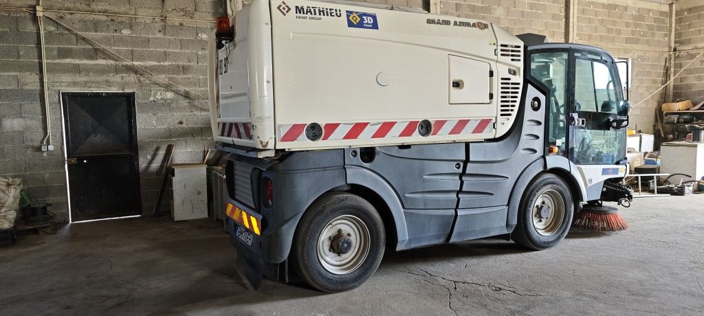 Auto varredora mathieu