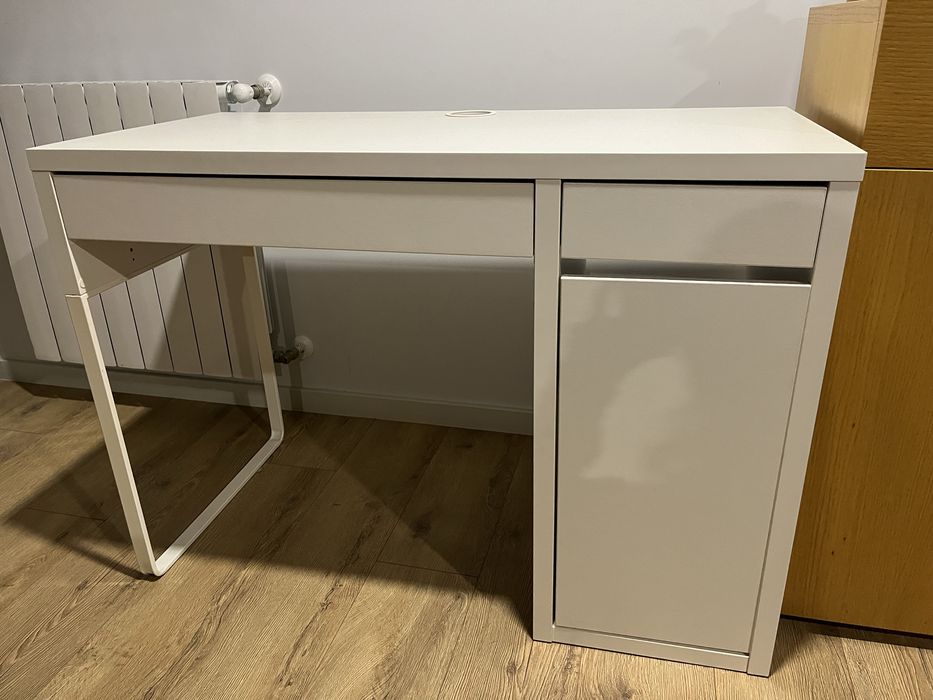 Secretária branca IKEA