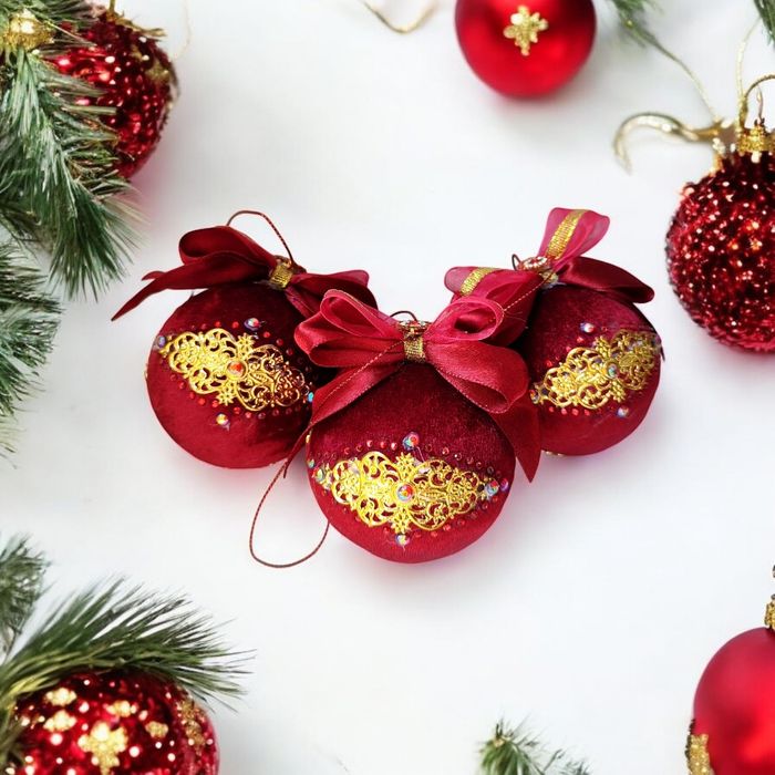 Новорічні ялинкові кулі ручної роботи.