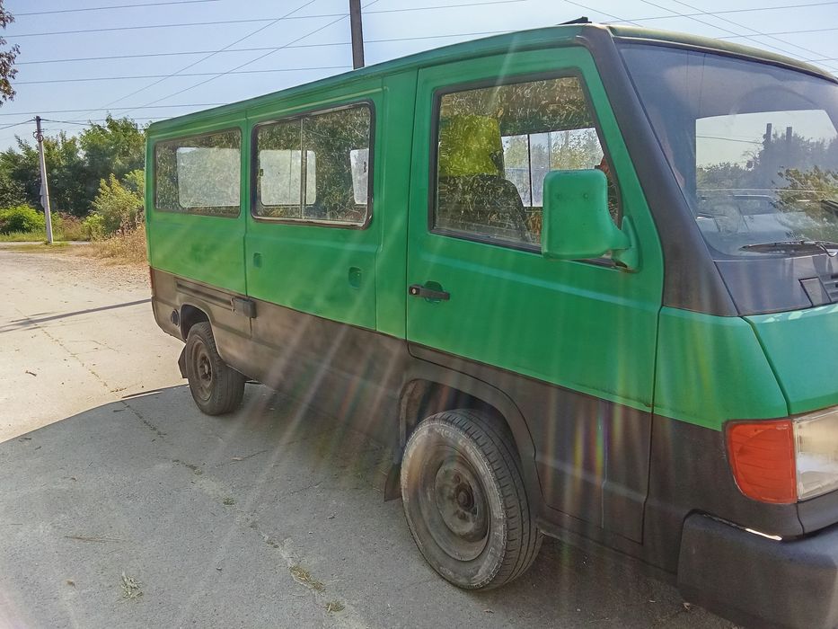 Автомобіль  Mb 100