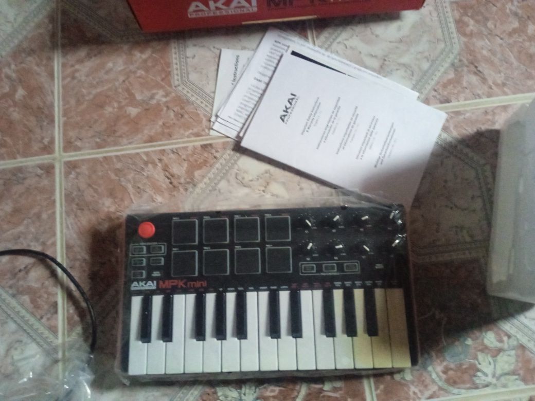 Akai klawiatura MIDI