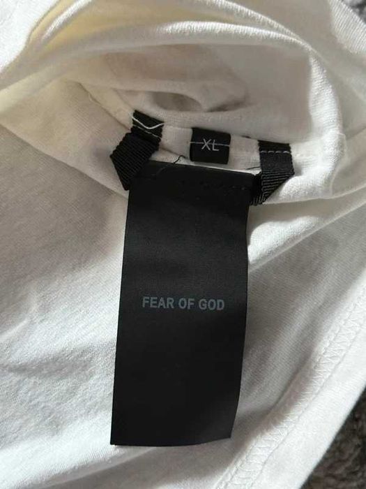 Biala koszulka fg fear of god z czarnym logiem