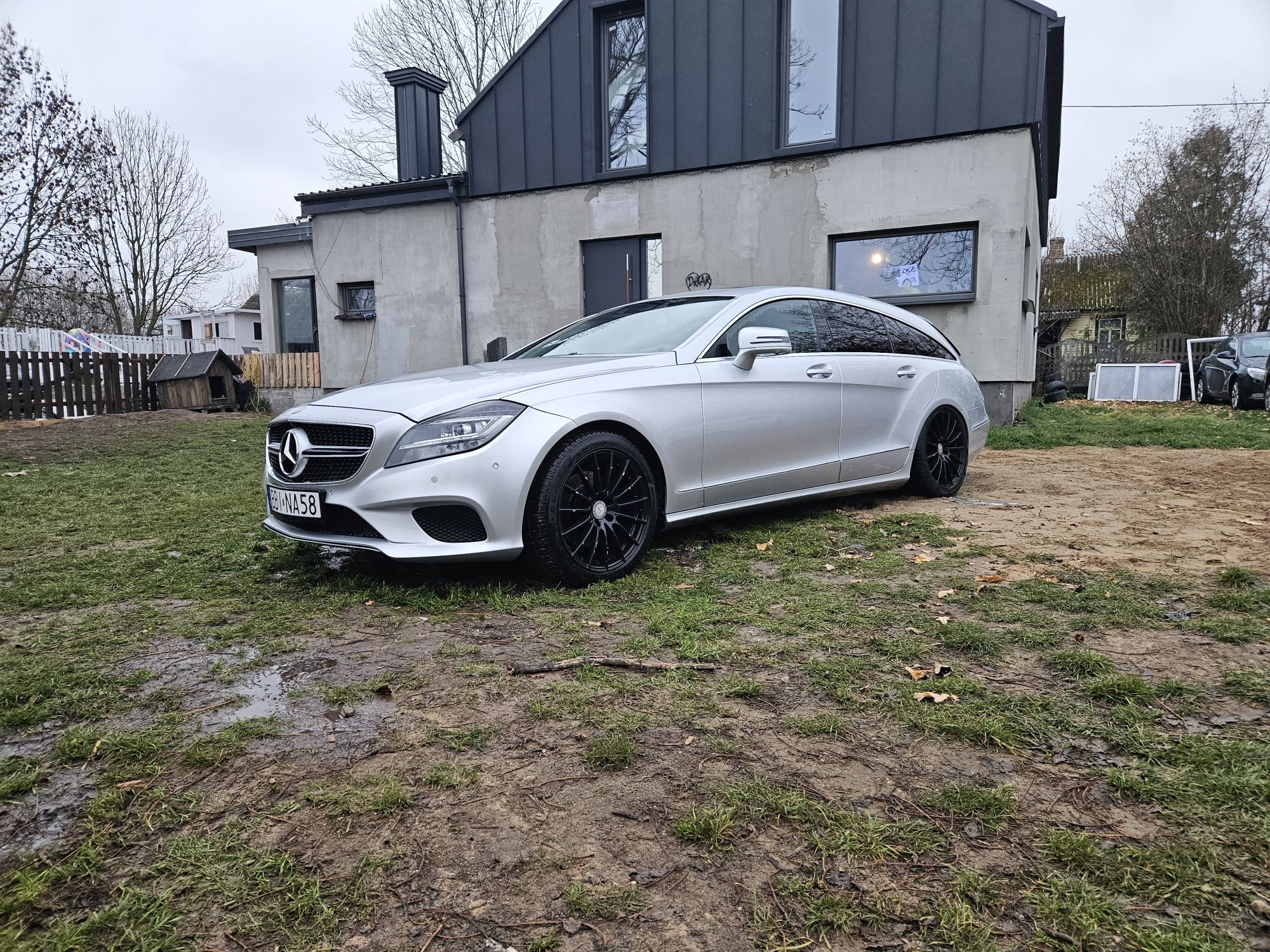 Sprzedawm CLS lift 2015 dobrze wyposażony uszkodzony