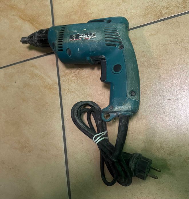 MAKITA Wkrętak do Regipsów 6821