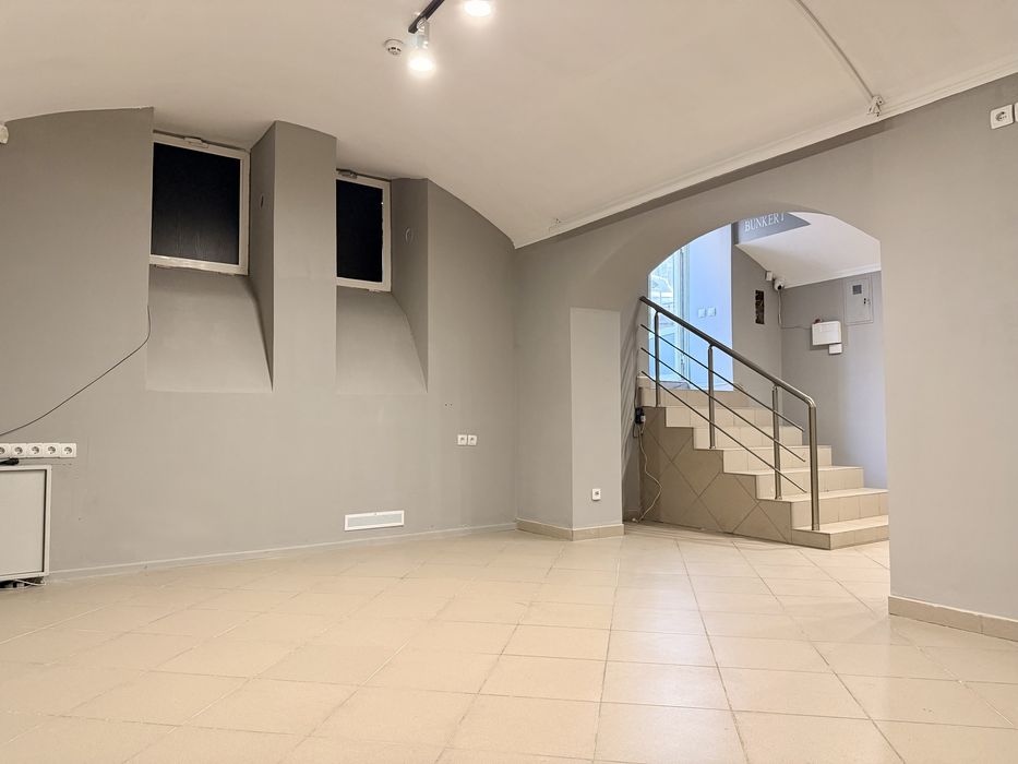 Приміщення біля Театральної площі, 55 м²