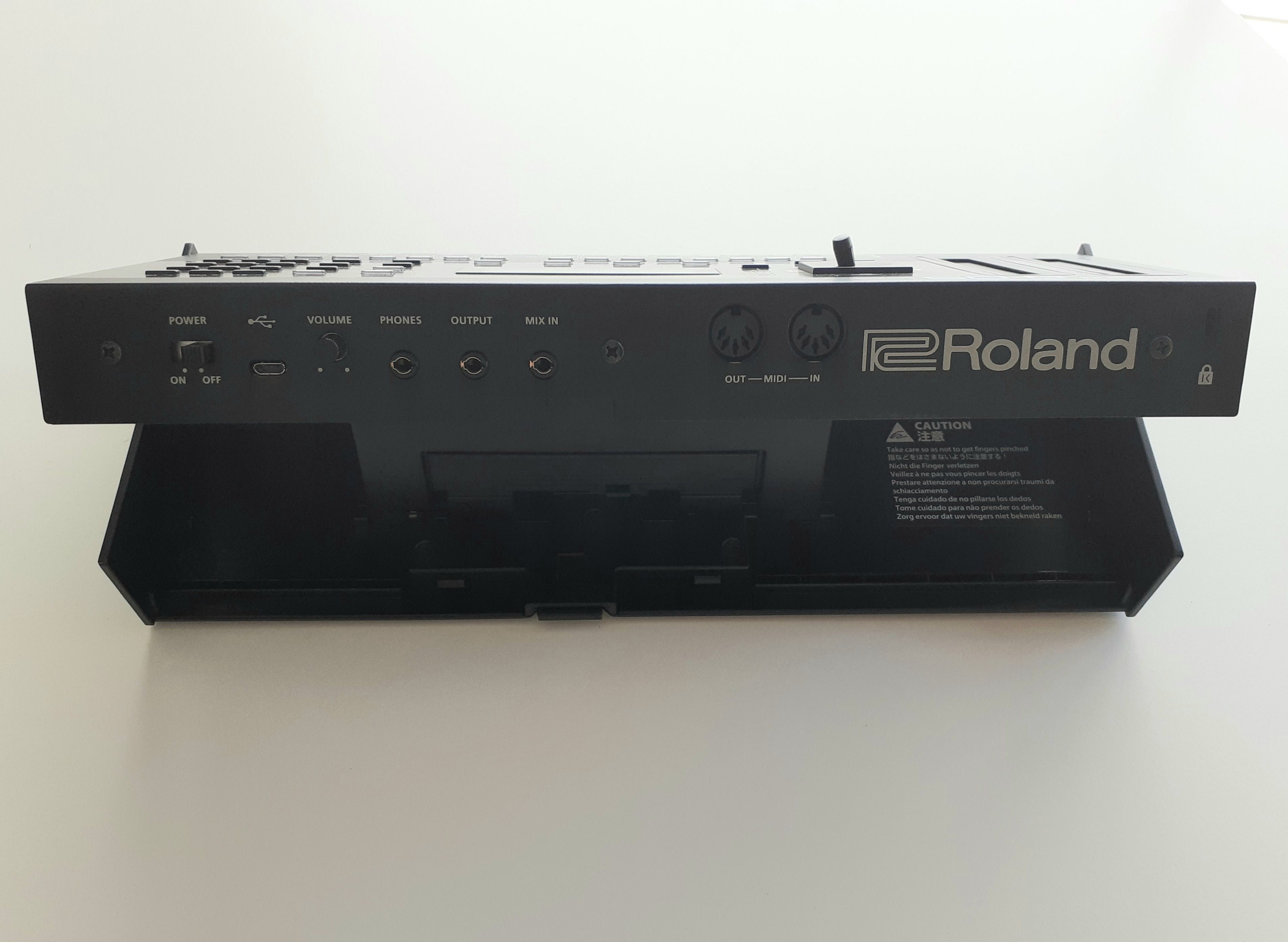 Bundle sintetizador Roland Boutique D-05