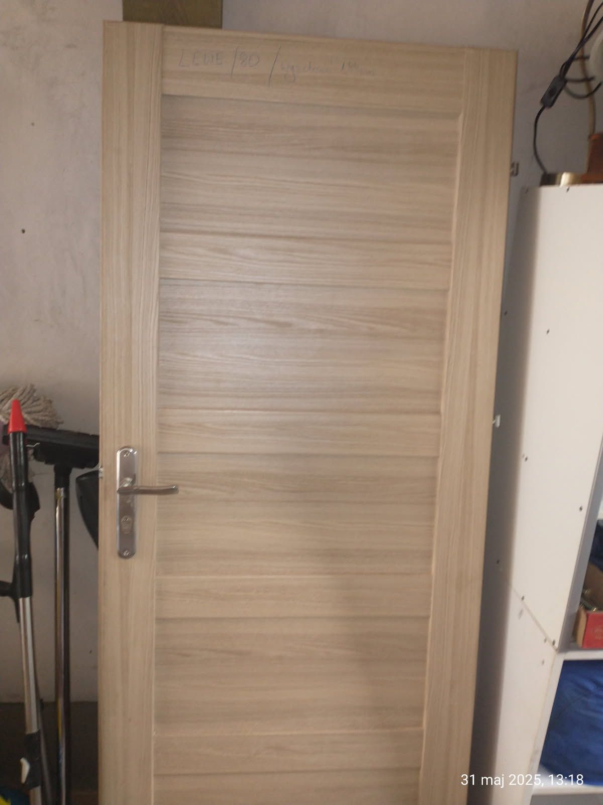 Sprzedam ,2 szt.drzwi z ościeżnicaą regulowaną