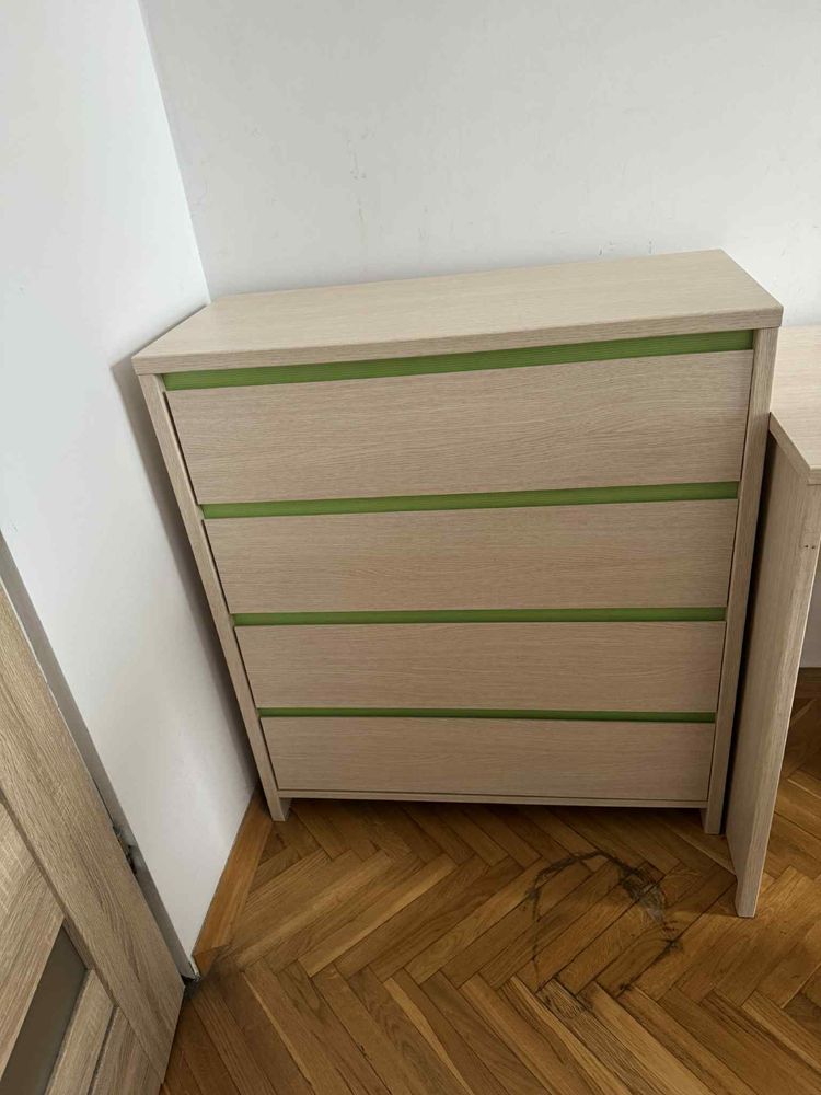 Zestaw mebli ( biurko, szafka, komoda, szafa, fotel)