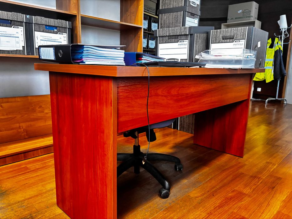 meble biurowe biurka , regały i inne