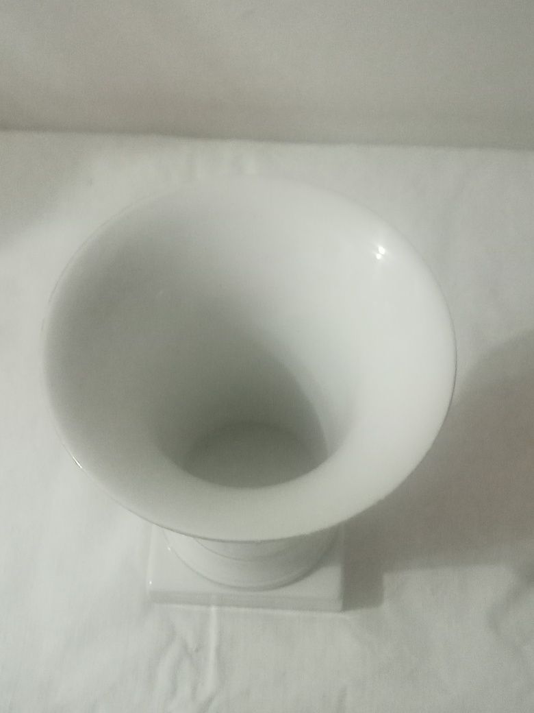 Bela jarra de altar ou outros de porcelana Vista Alegre