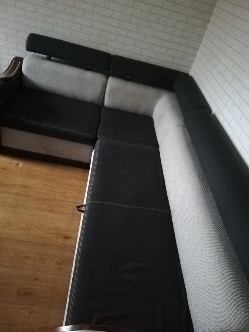 Duży narożnik z funkcją spania