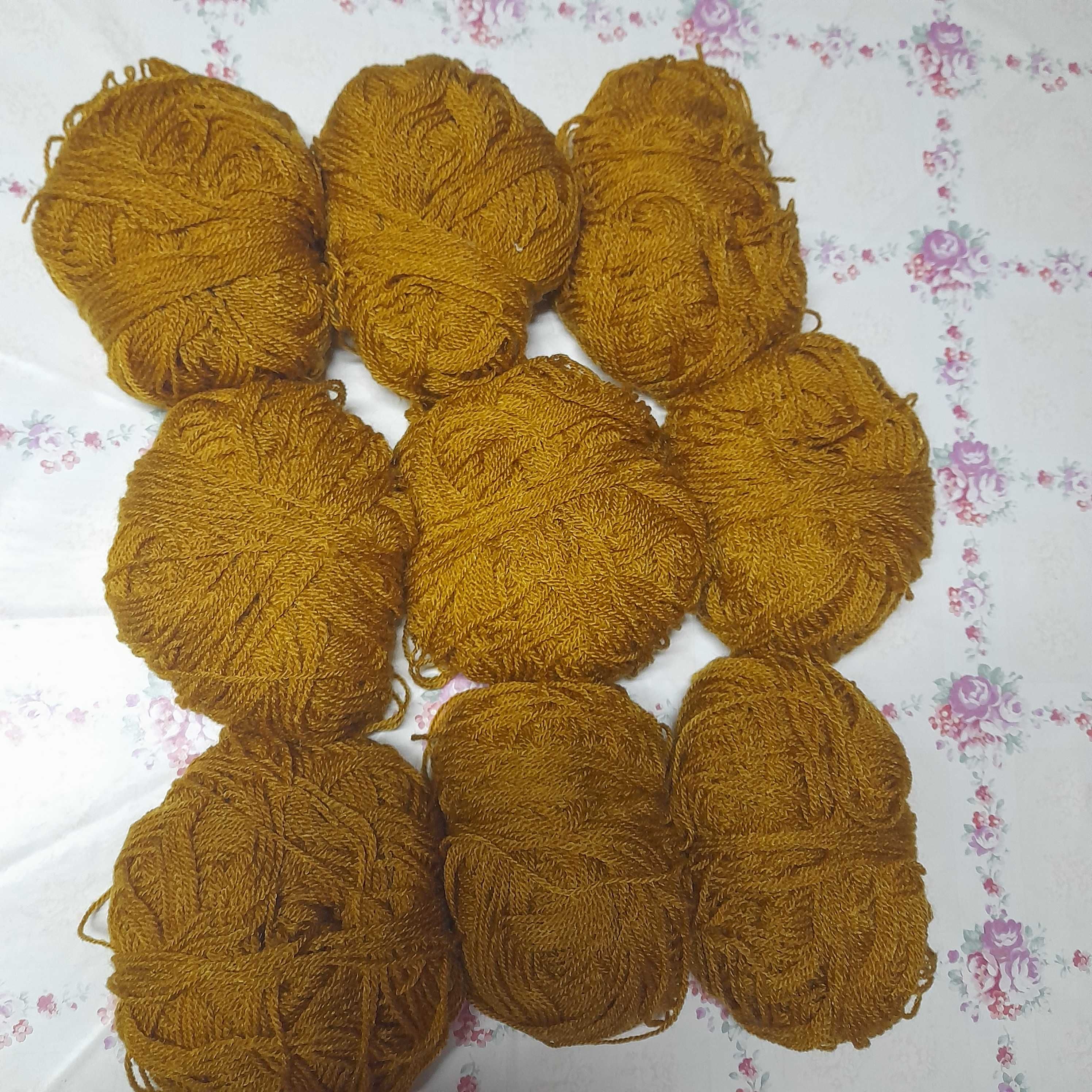 novelos/meadas de lã, cor caramelo