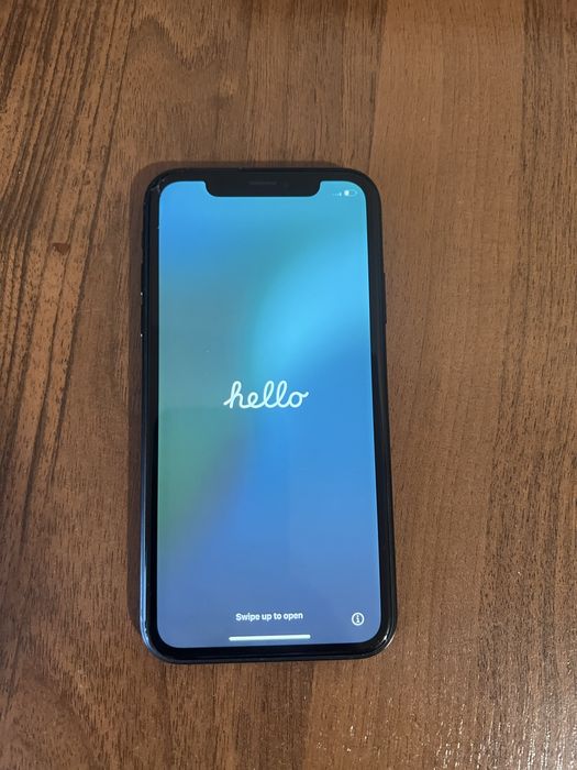 Продам IPhone Xr 64.