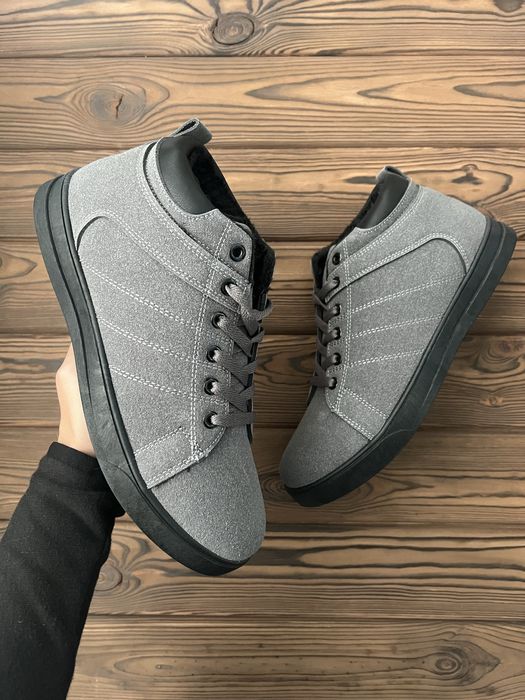 Чоловічі зимові кросівки. Сірі