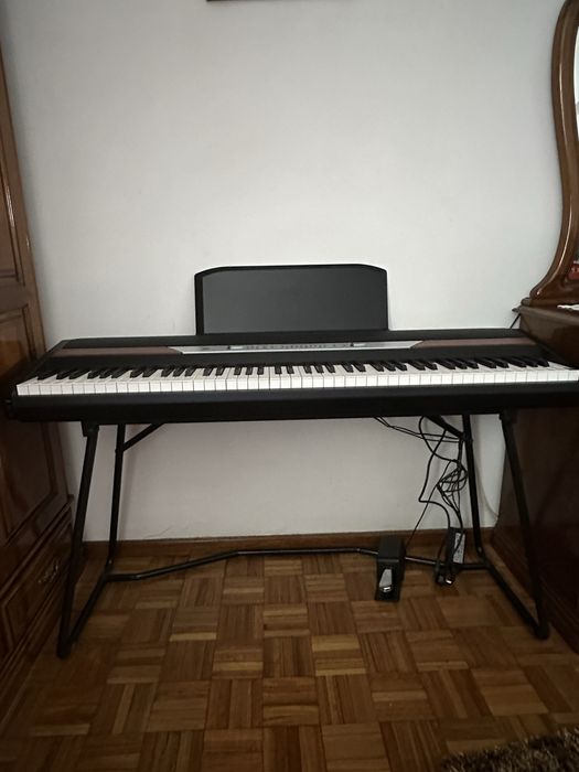 Piano Korg SP-250