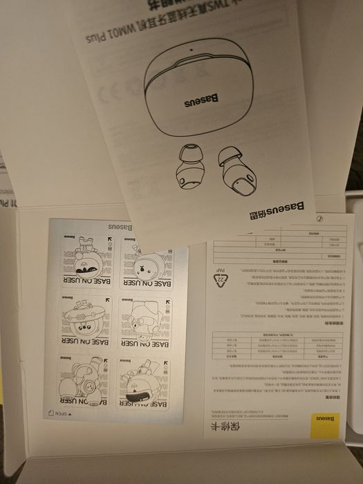 Навушники від базеус(baseus)  нуже красні і гарно тримаються