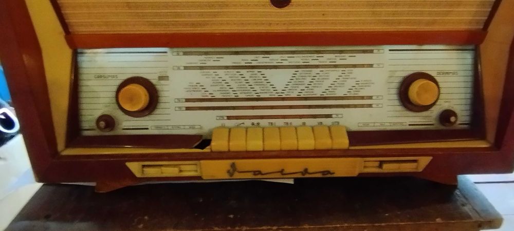 Радіола магнітола Вайва