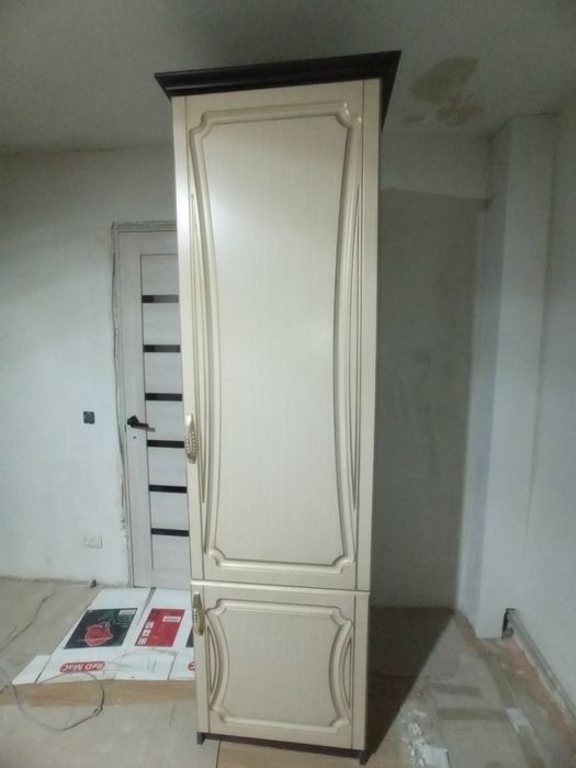 Меблі, шафа-купе, пенал, комод