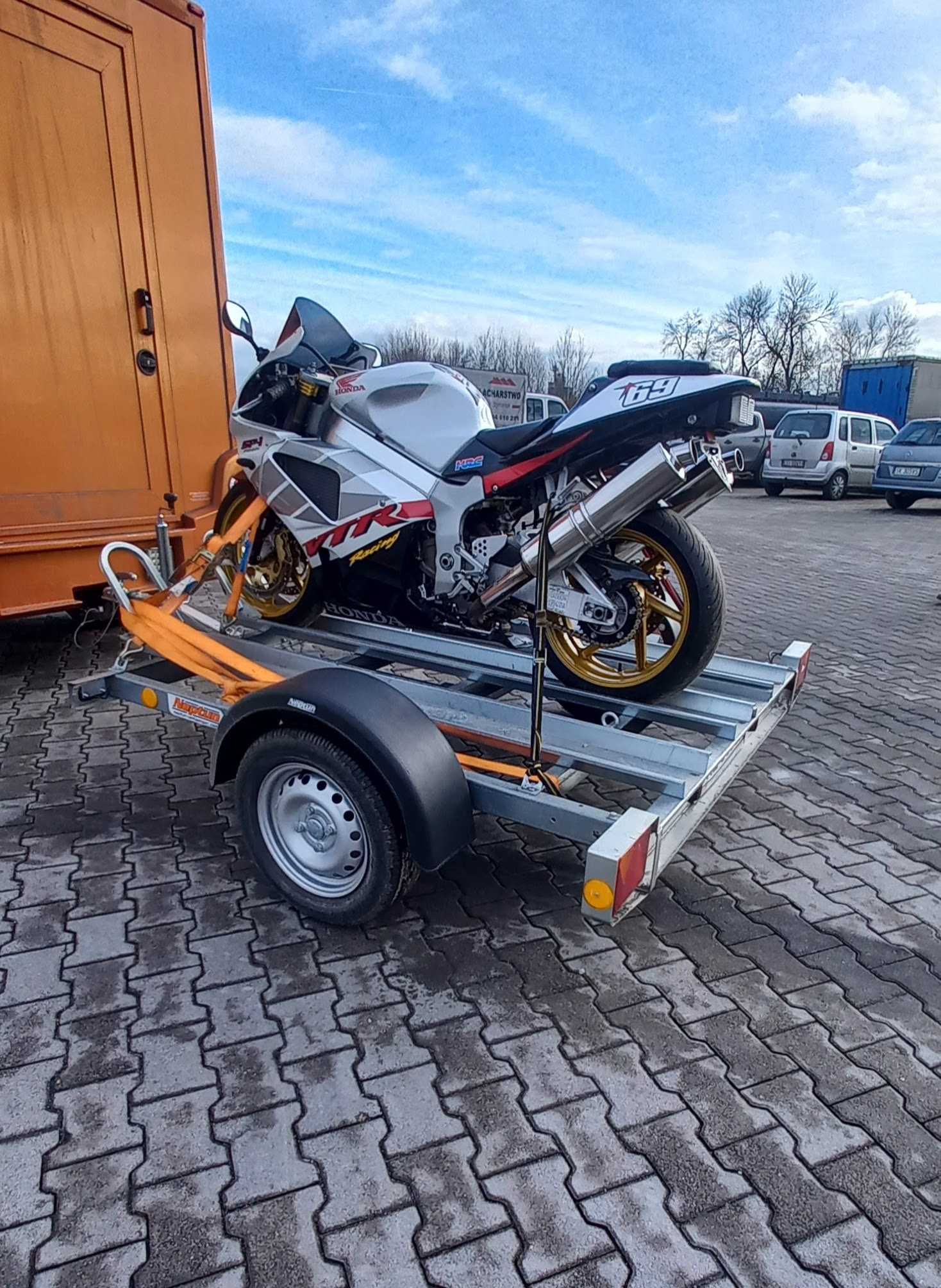 Wynajem wypożyczalnia przyczepa motocyklowa DMC 650 kg