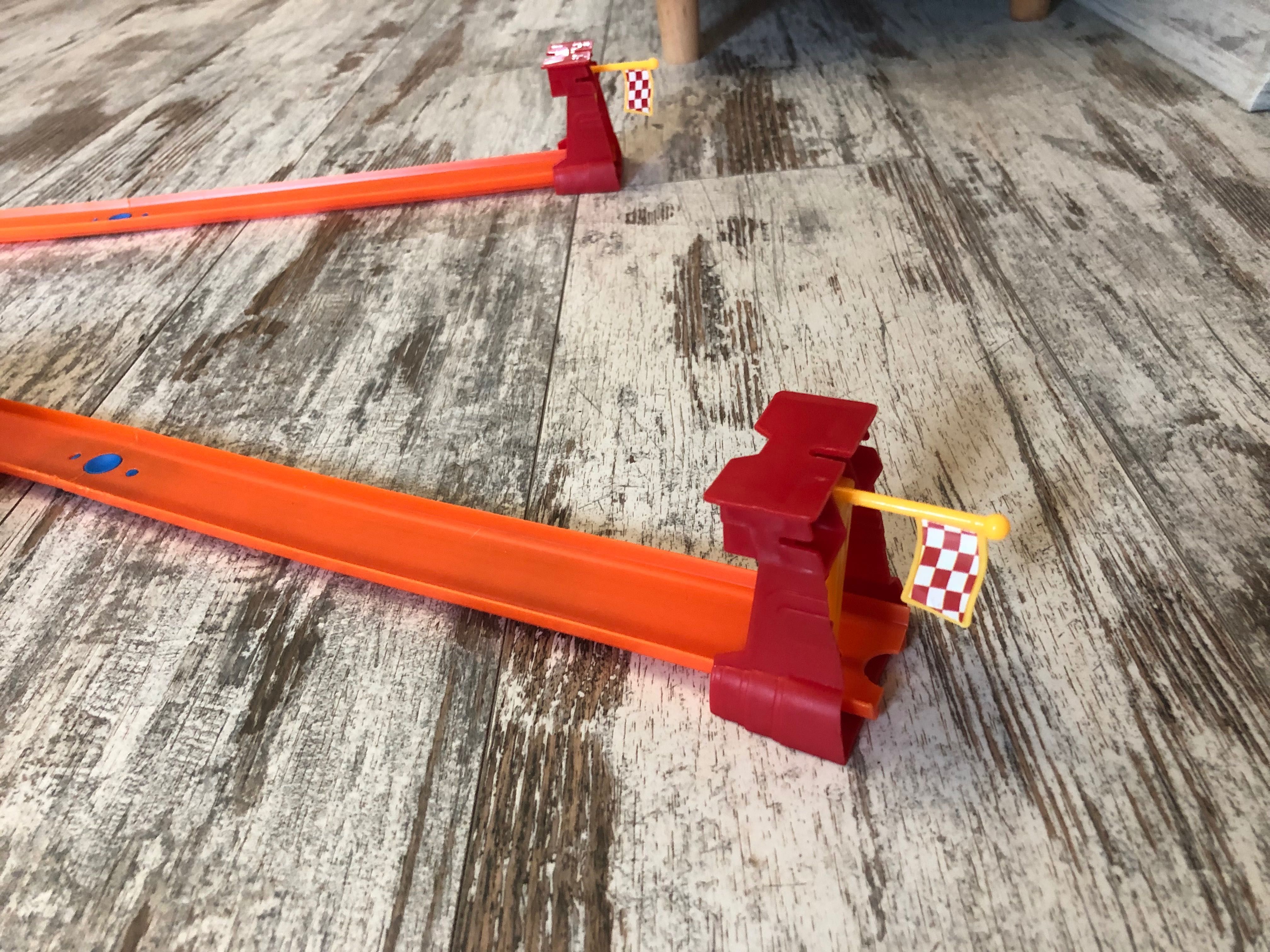 Продам трек, траса для автомобілів Супер гонки Hot Wheels