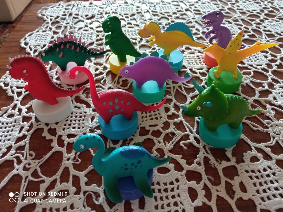 Dinozaury 10szt. z pieczatkami LIDL
