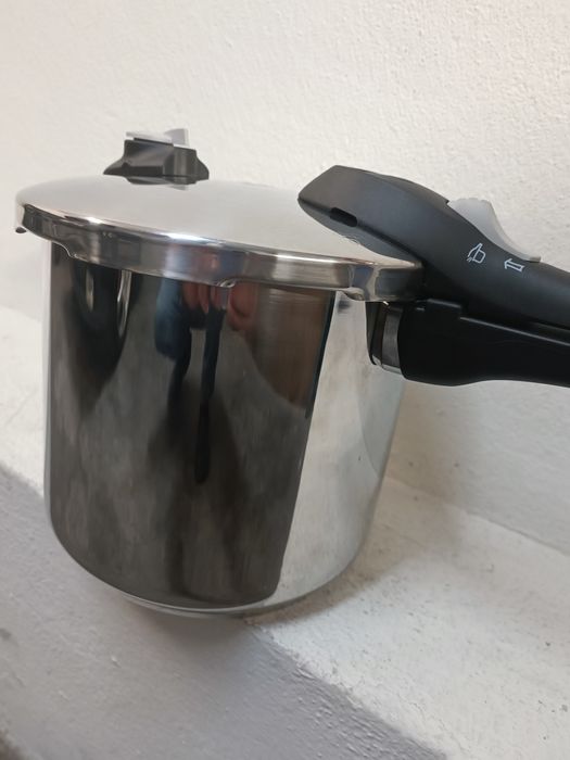 Panela pressão marca casa com muito pouco uso