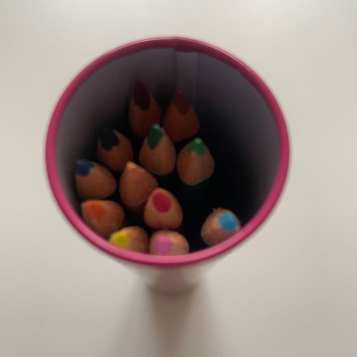 NOWE‼️ Kredki ołówkowe trójkątne metalowe etui z temperówką Dzwoneczek