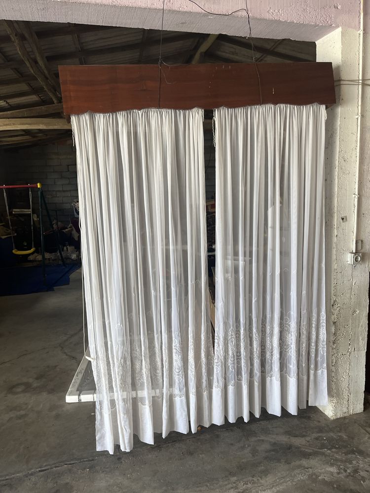 Cortinados com caixa e varao