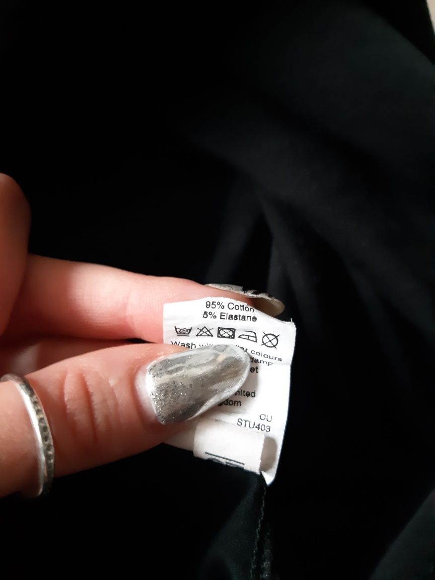 Czarna obcisła krótka sukienka wycięcia na dekolcie mini 36/38 S/M