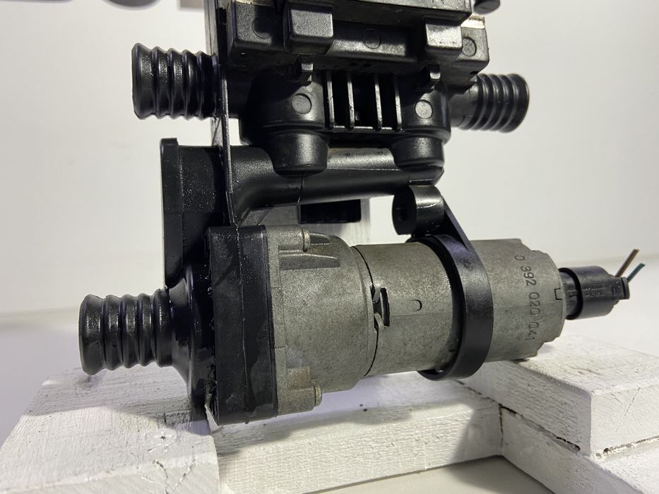 Клапан Тосолу Печки с Помпою БМВ Е39 Е38 Е53 М57 М52 М62 7412135