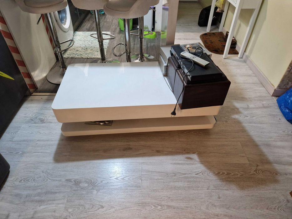 Mesa de TV branca c leds