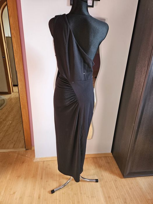 Długa czarna dopasowana sukienka maxi na jedno ramię Asos