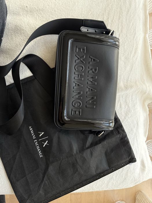 чорна сумка Armani Exchange