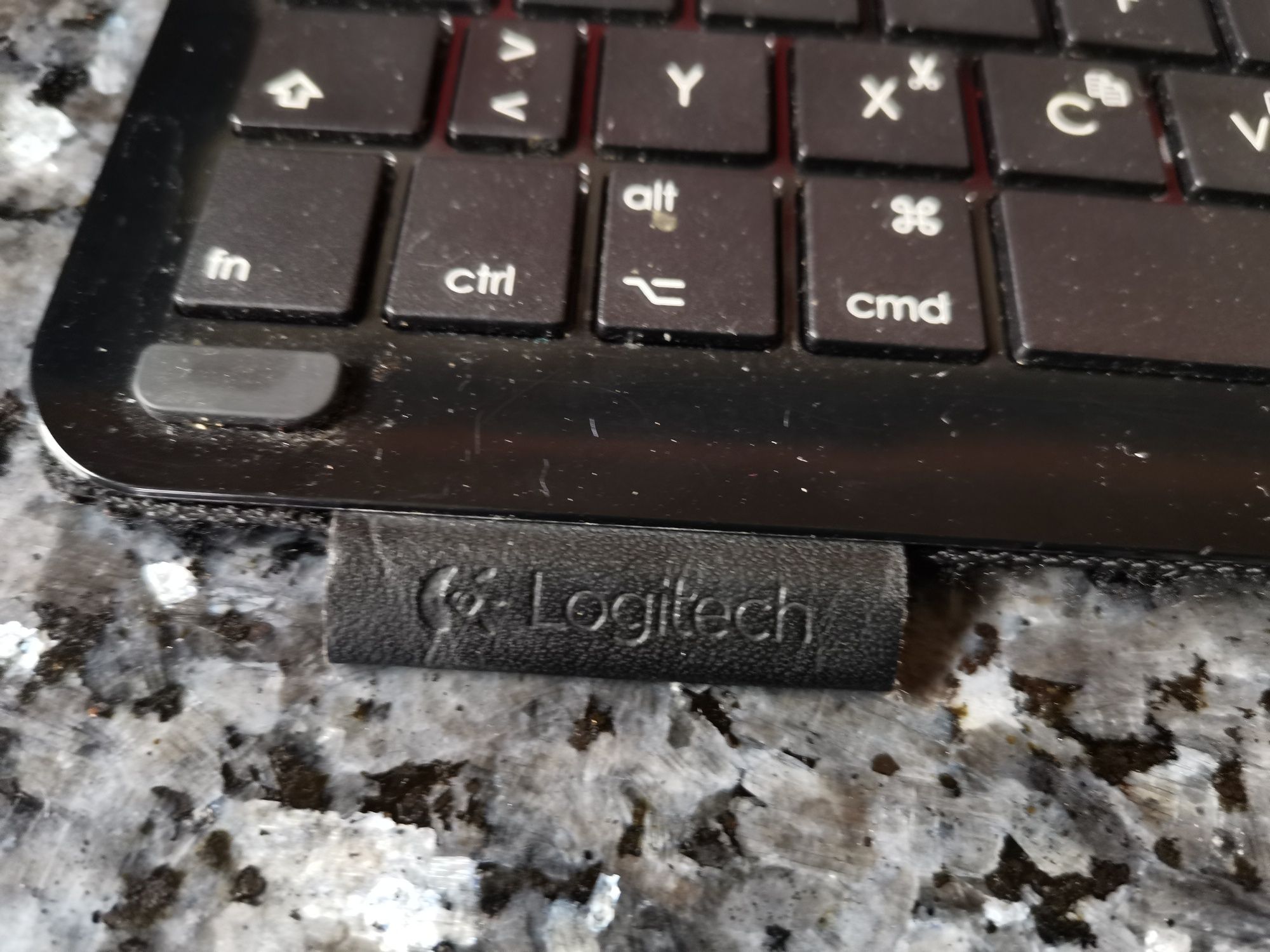 Etui z klawiaturą Logitech Type +do iPada