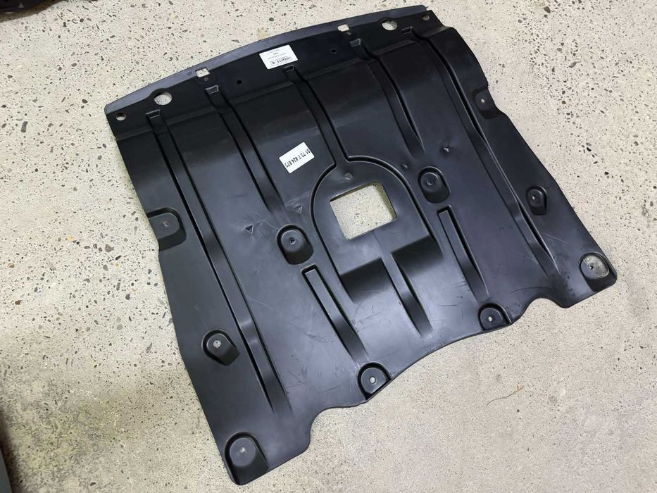 Защита двигателя 51757424879 Х5 G05 G06 х6 Х7 Г07 захист двигуна BMW