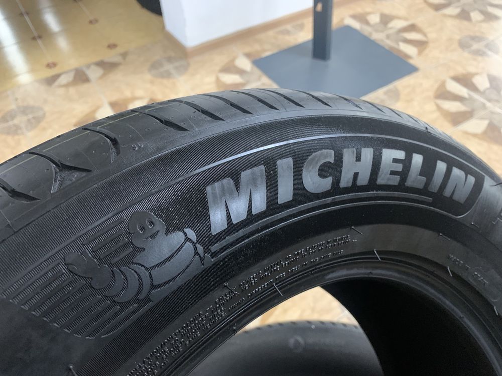 Комплект літніх шин 215/65/17 103V Michelin Primacy 4