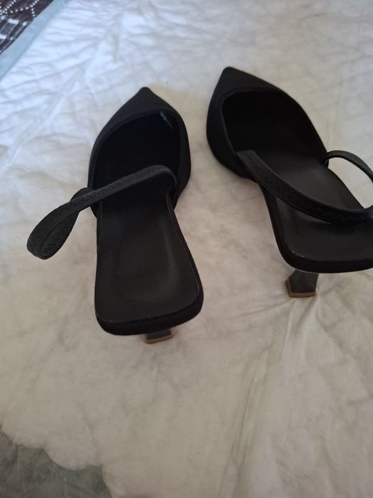 Sandálias pretas