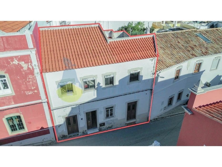 Prédio habitacional para venda na bela Vila de Boliqueime.