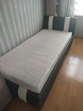 Łóżko z materacem 220x100 z pojemnikiem